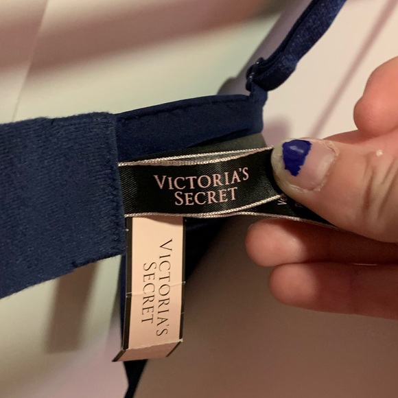 Victoria’s Secret Bra(Size=32DD) - Picture 6 of 7